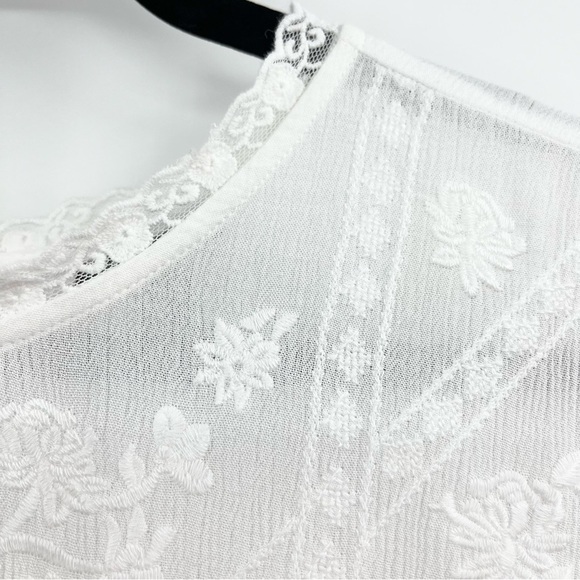 Torrid White Crinkle Gauze Embroidered Blouse Top 1X - Picture 8 of 13